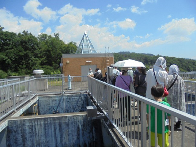 着水井の見学の写真