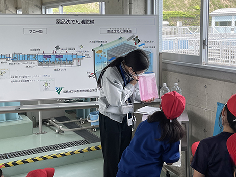 施設見学の様子2
